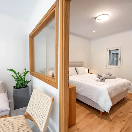 Hidden Garden Apartment